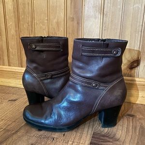 Clarks Leather Boots Women’s Size 9